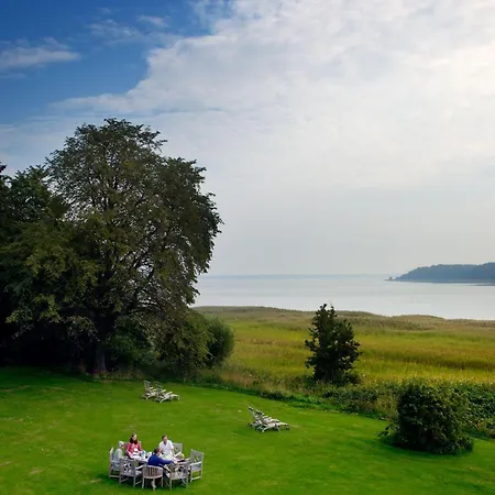 Ferienwohnung-6-direkt-am-wasser-im-gut-grubnow-ruegen Appartamento