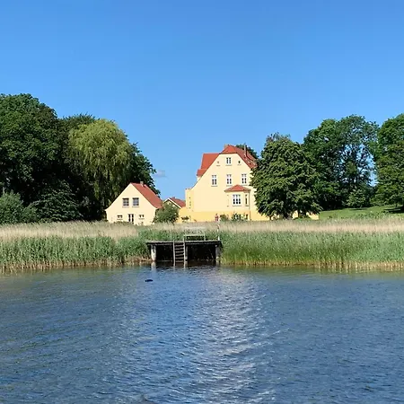 Appartamento Ferienwohnung-6-direkt-am-wasser-im-gut-grubnow-ruegen